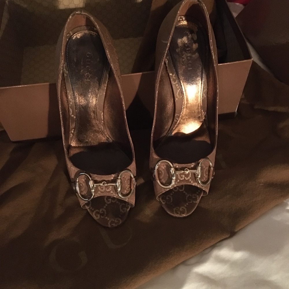Gucci pumps